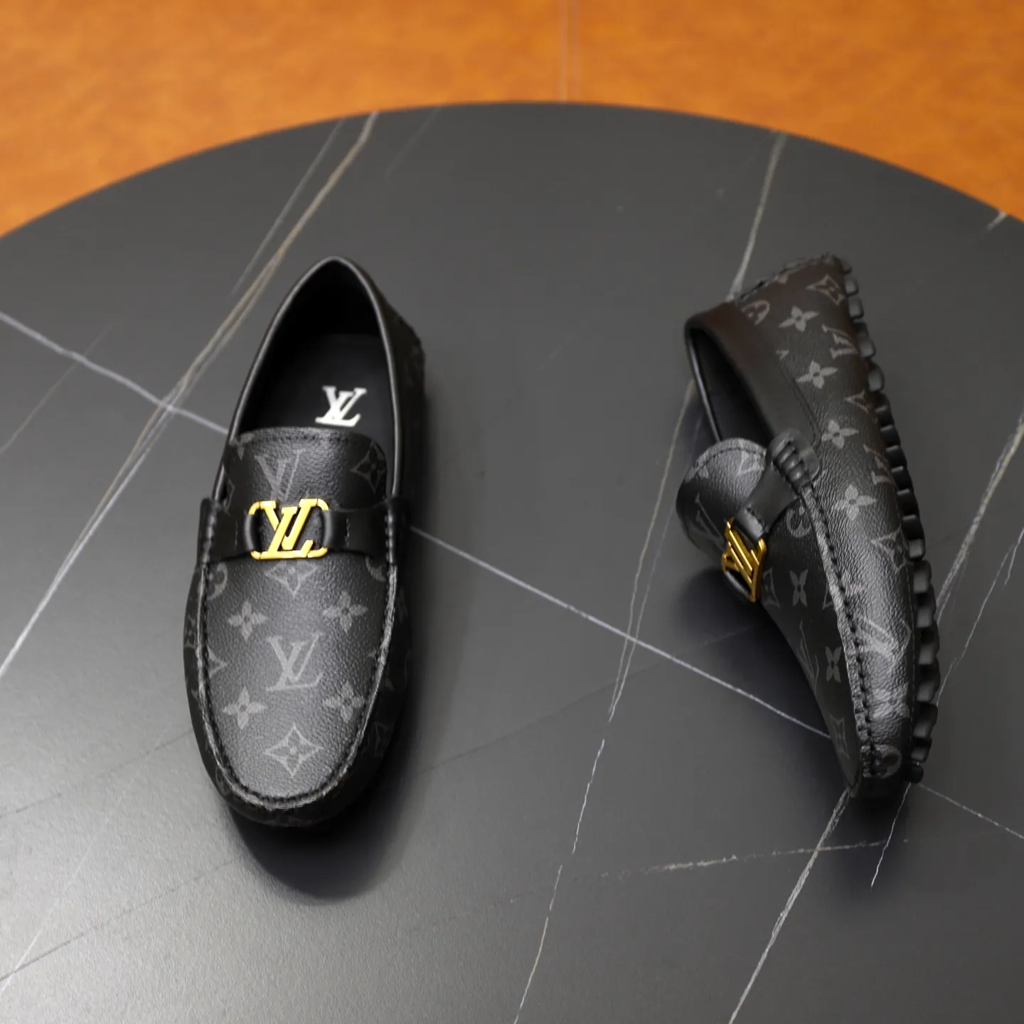 Ex-factory price: 480💰【LV】Louis Vuitton ⚠️High-end men’s driving and pedal series ⚠️38-44 (customized for 45) ⚠️All original cowhide leather! Thick and soft! Made entirely of calfskin lining! The latest non-slip beanie sole! Three-dimensional package technology! Fashionable and classic! Handicrafts! Original high quality! Feel free to compare!